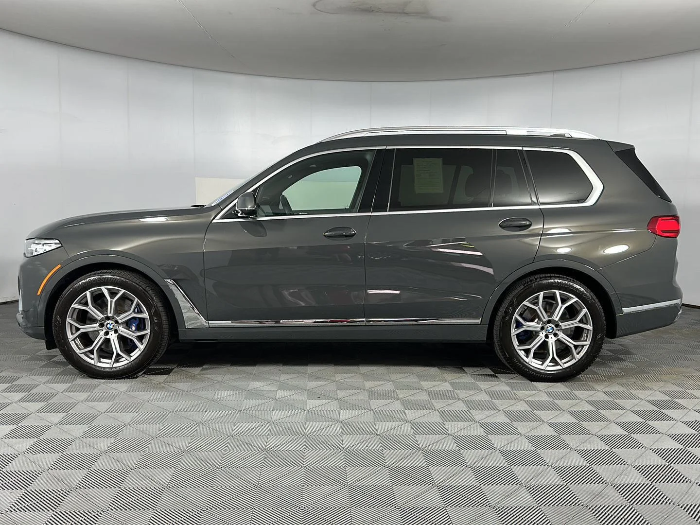 Used 2022 Dravit Grey Metallic BMW xDrive40i image 5