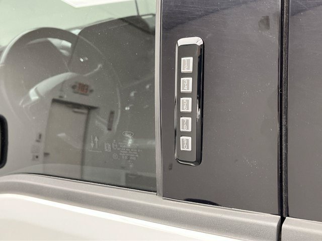 Used 2023 Avalanche Ford XLT image 9