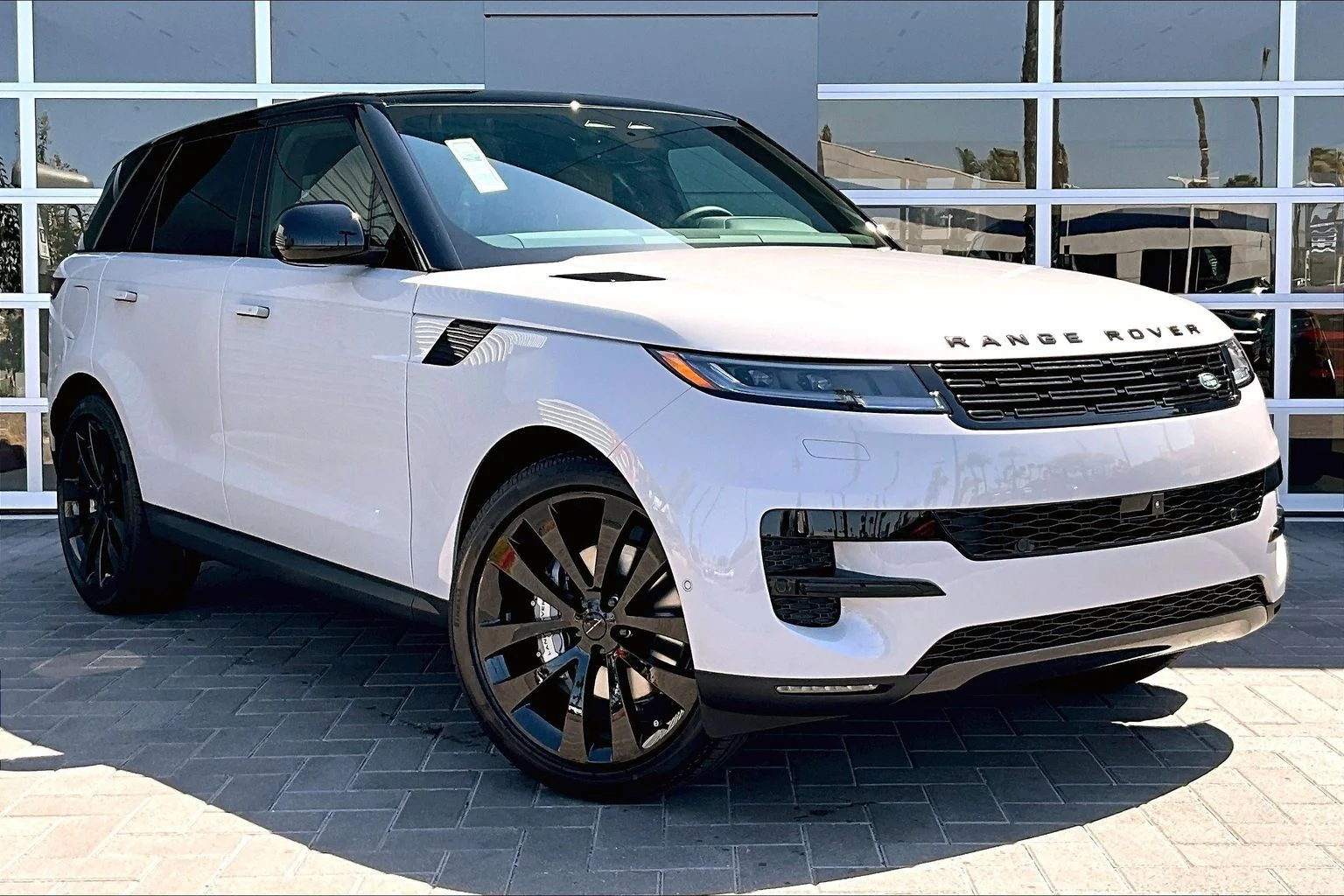 New 2026 Borasco Grey Land Rover SE image 2