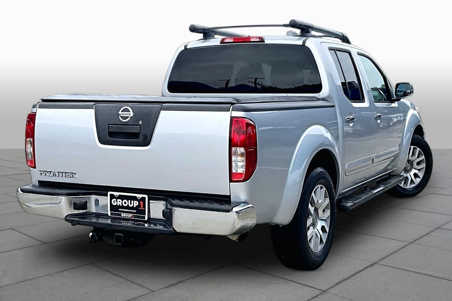Used 2011 Radiant Silver Nissan SL image 12