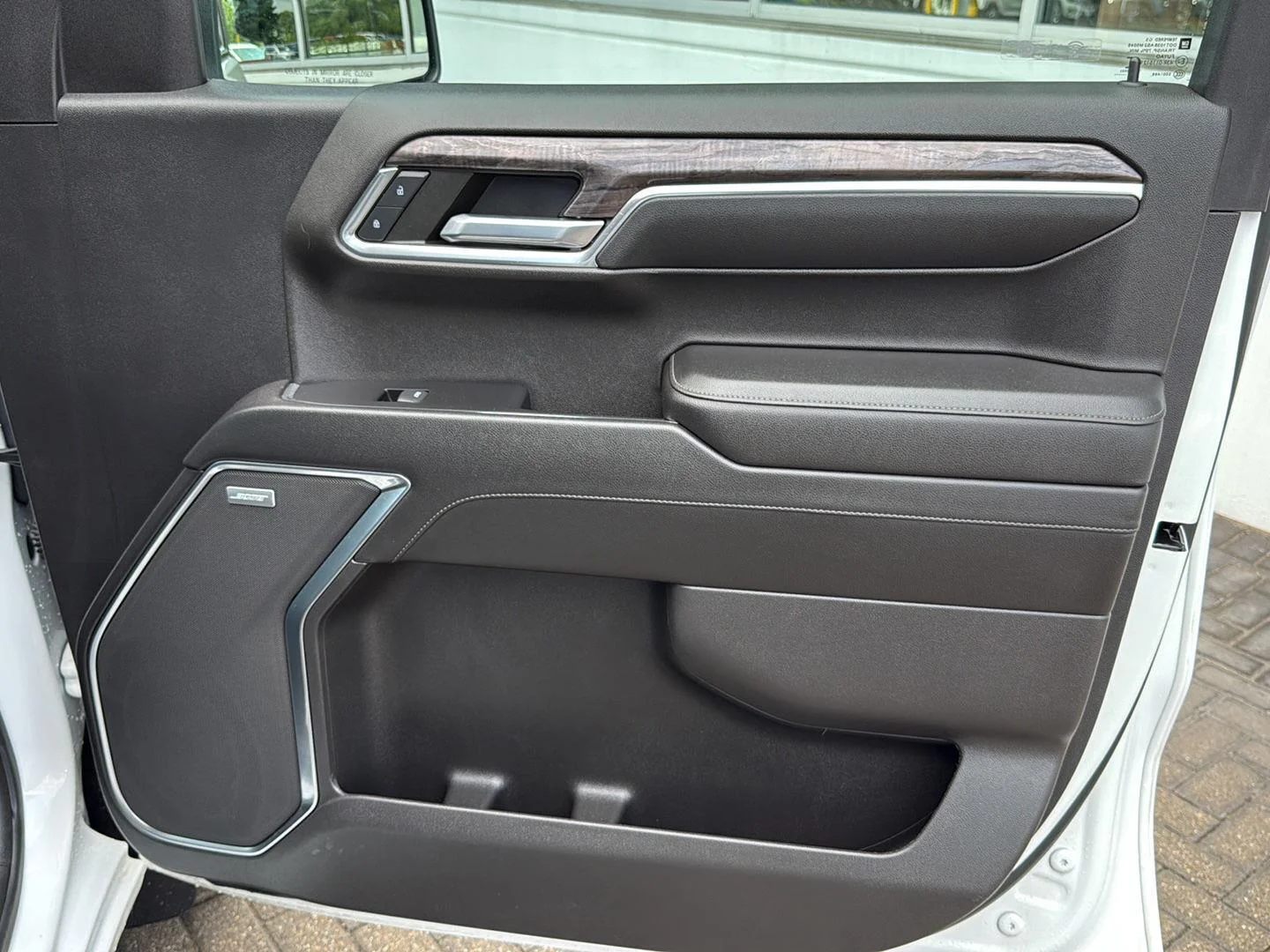 Used 2022 Summit White Chevrolet LTZ image 28