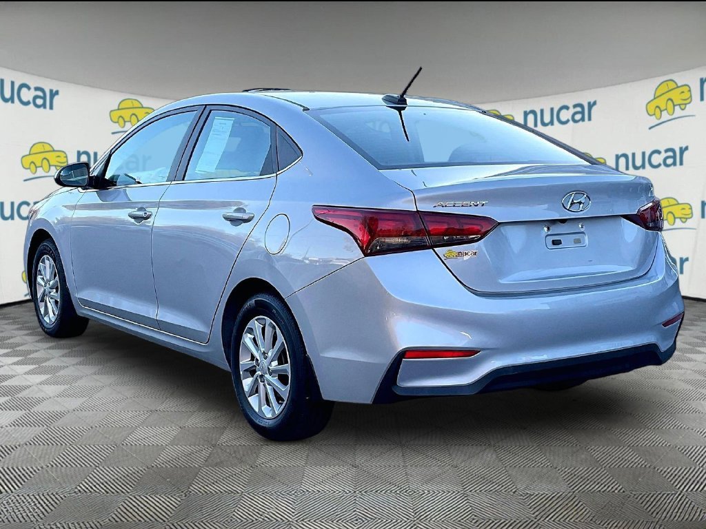 Used 2022 Silver Hyundai SEL image 4