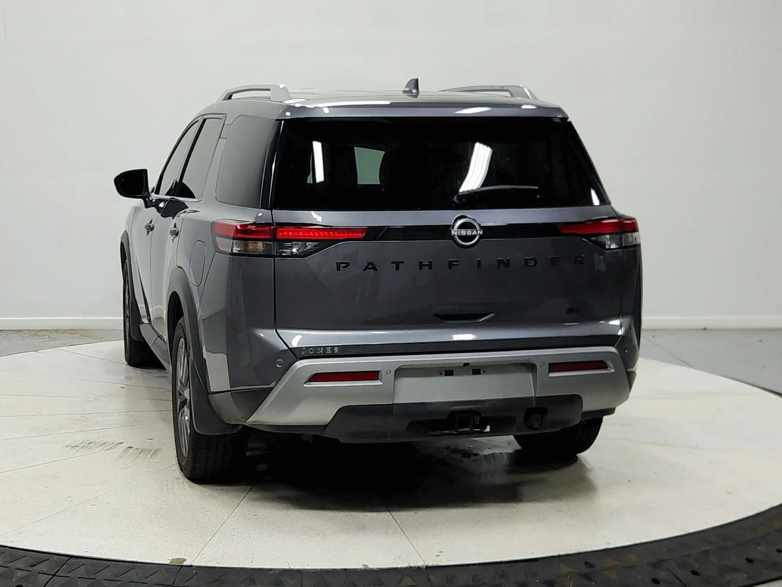 Used 2025 Gray Nissan SL image 7