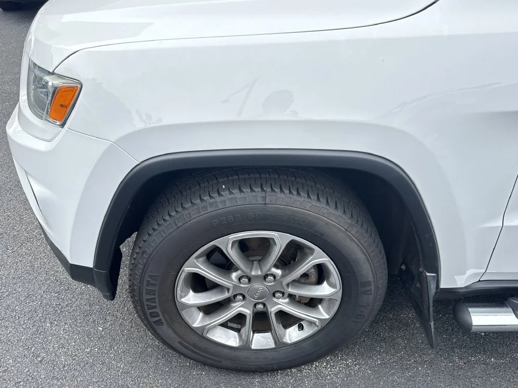 Used 2015 White Jeep Limited image 10