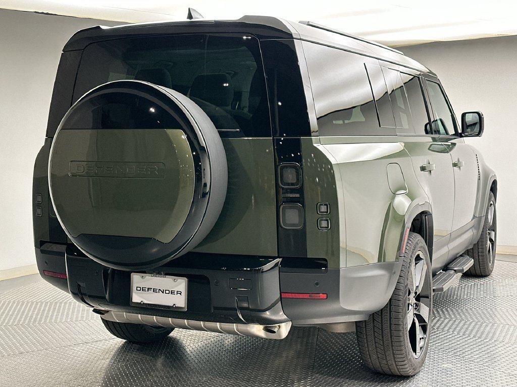 New 2027 Woolstone Green Metallic Land Rover S image 3