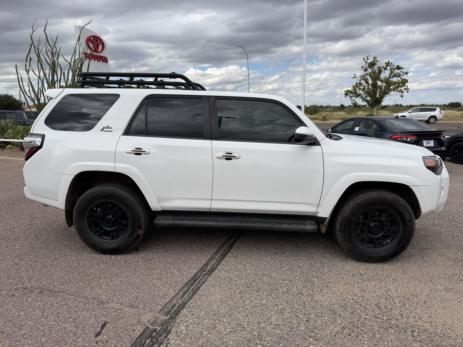 Used 2017 Super White Toyota SR5 image 6