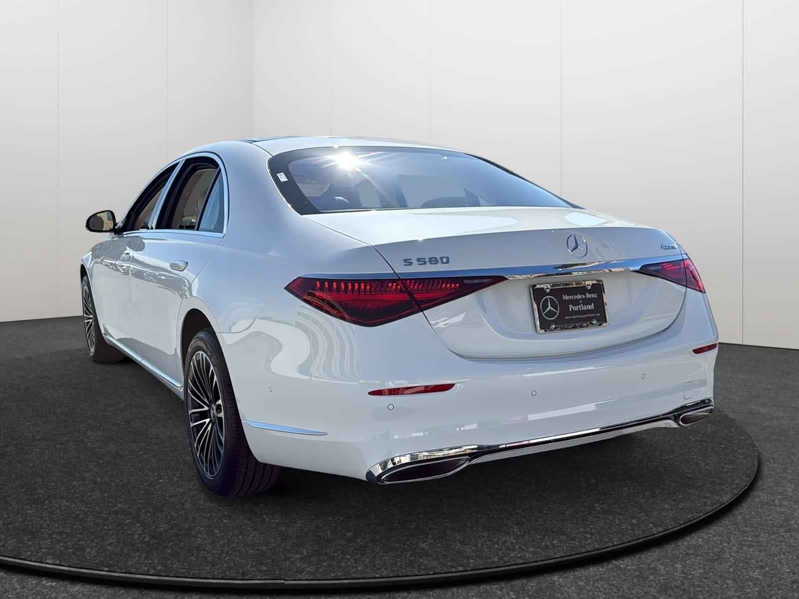 New 2026 MANUFAKTUR Moonlight White Metallic Mercedes-Benz S 580 image 6