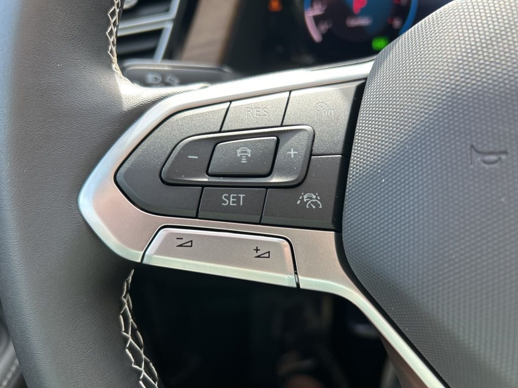New 2026 White/off-white Volkswagen SE w/Technology image 27