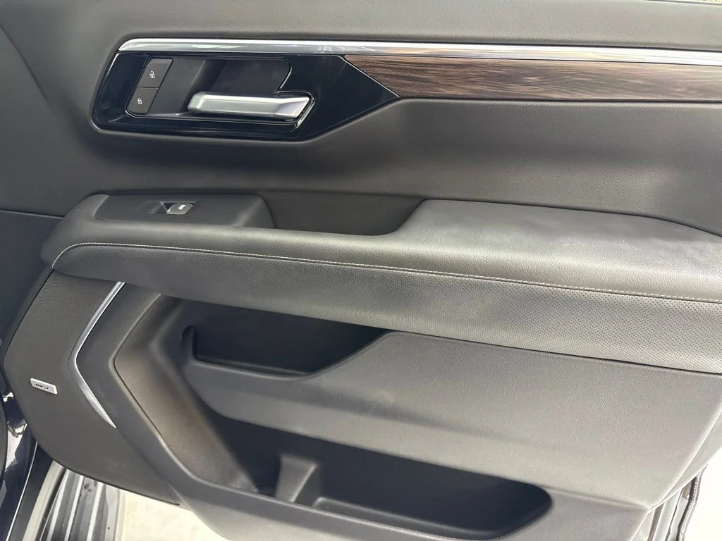 Used 2025 Gray Chevrolet Premier image 17
