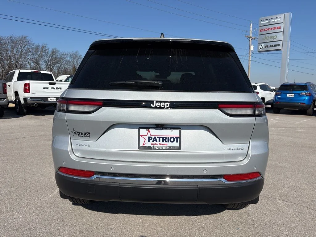 New 2026 Silver Zynith Jeep Laredo X image 4