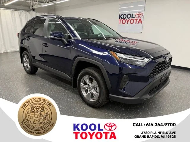 Used 2024  Toyota XLE image 1