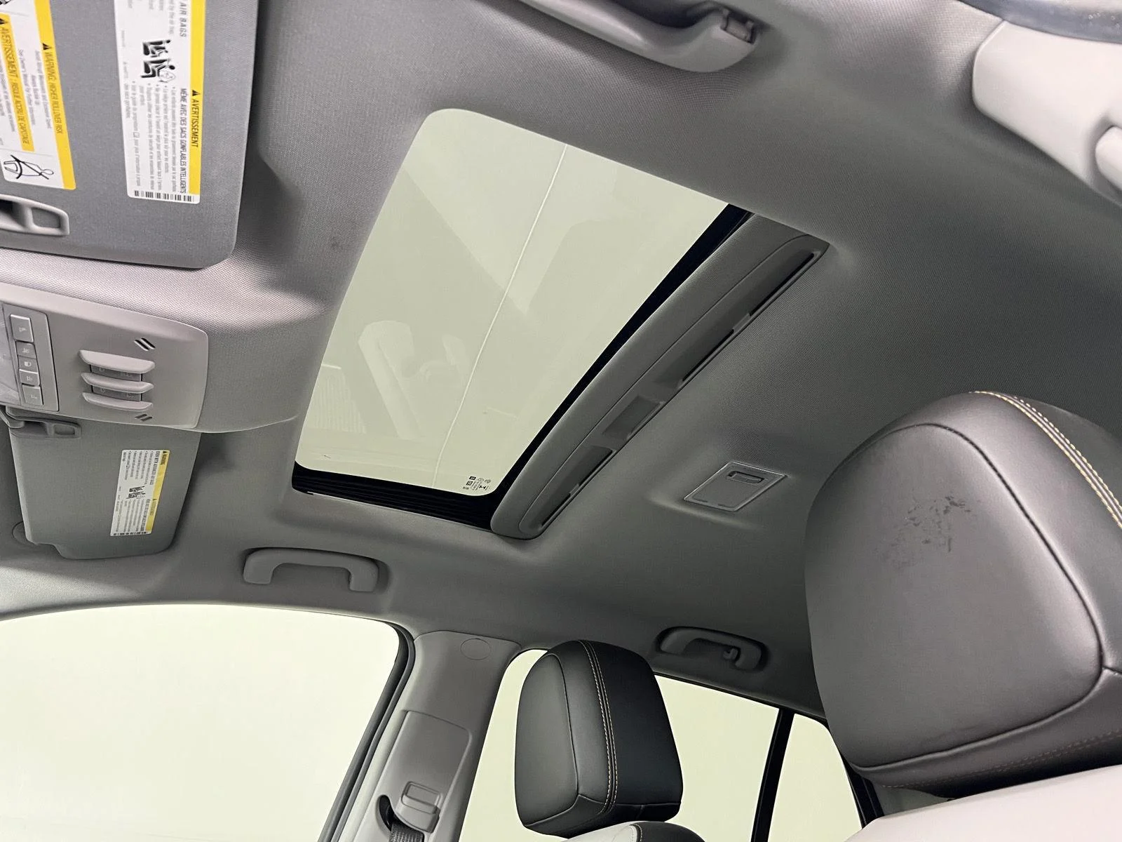 Used 2019 Pacific Blue Metallic Chevrolet Premier image 31