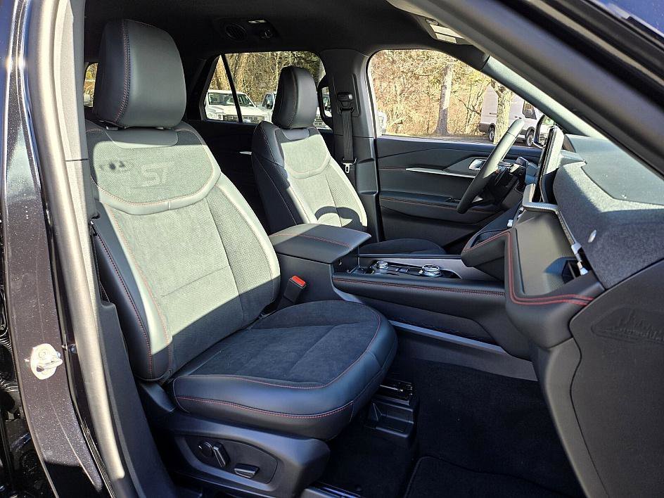 New 2026 Agate Black Metallic Ford ST image 17