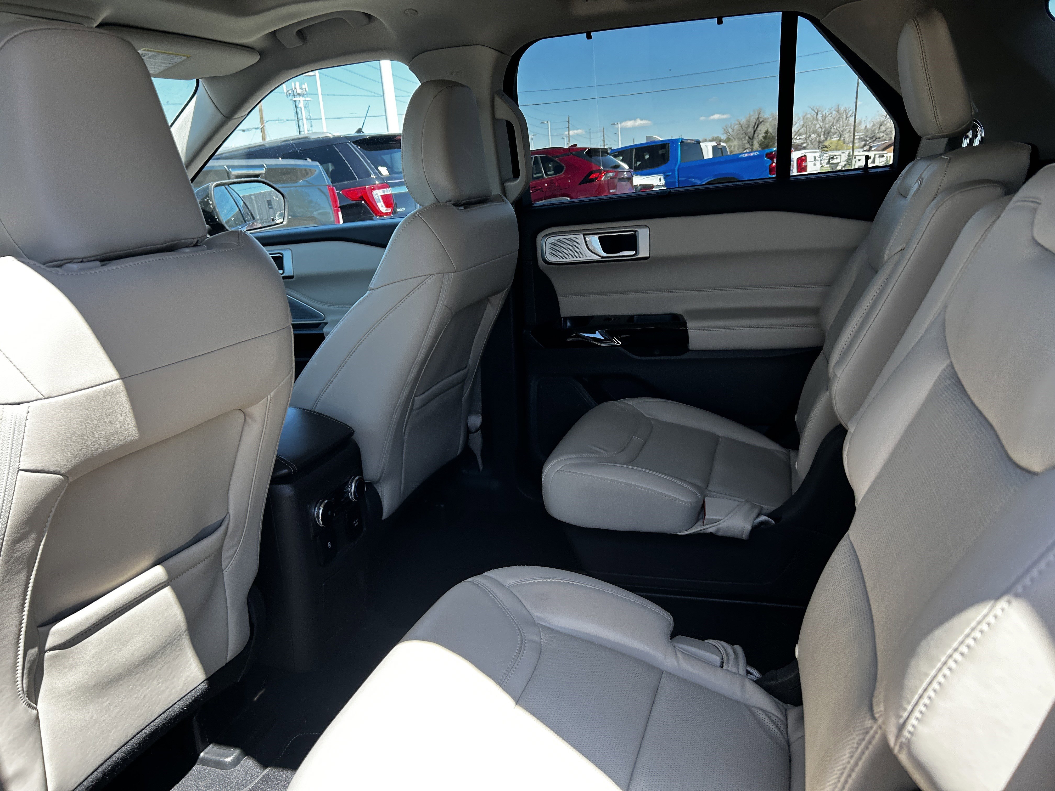 Used 2022 Red Metallic Ford Platinum image 10