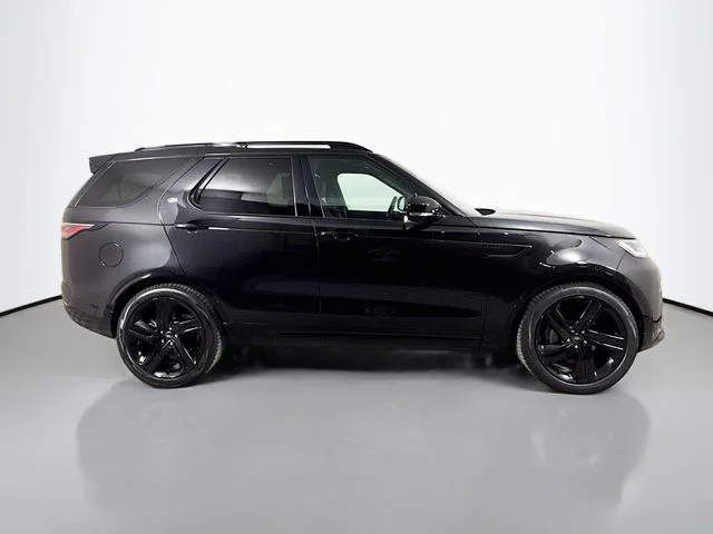 New 2026 Black Land Rover Dynamic SE image 4
