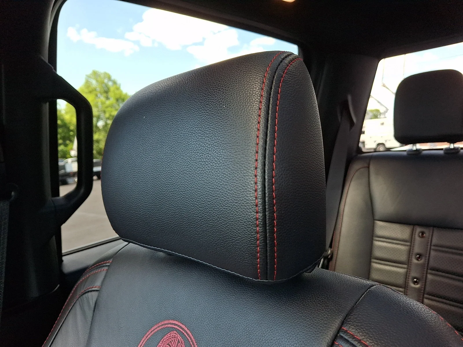 Used 2020 Agate Black Metallic Ford LARIAT image 17