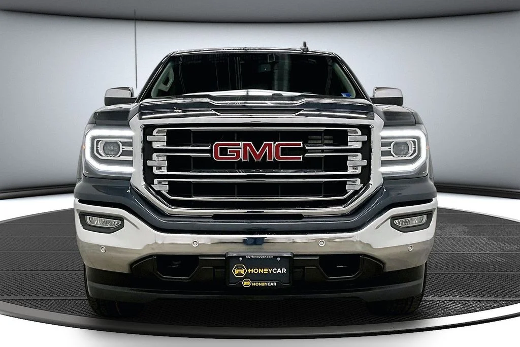 Used 2018 Gray GMC SLT image 2