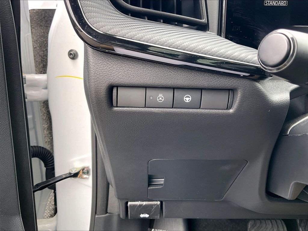 Used 2025 Aspen White Tricoat Nissan SR image 26