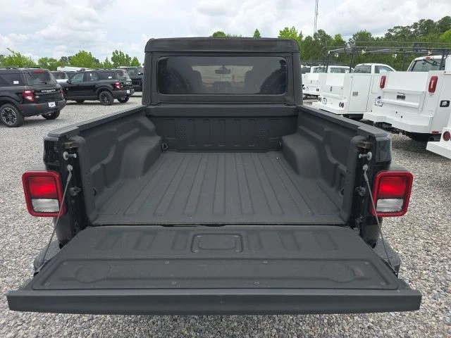 Used 2022 Black Clearcoat Jeep Overland image 6