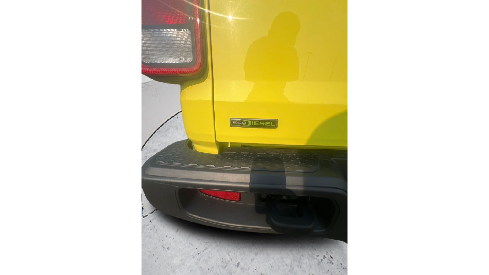 Used 2023 High Velocity Clearcoat Jeep Sport S image 4