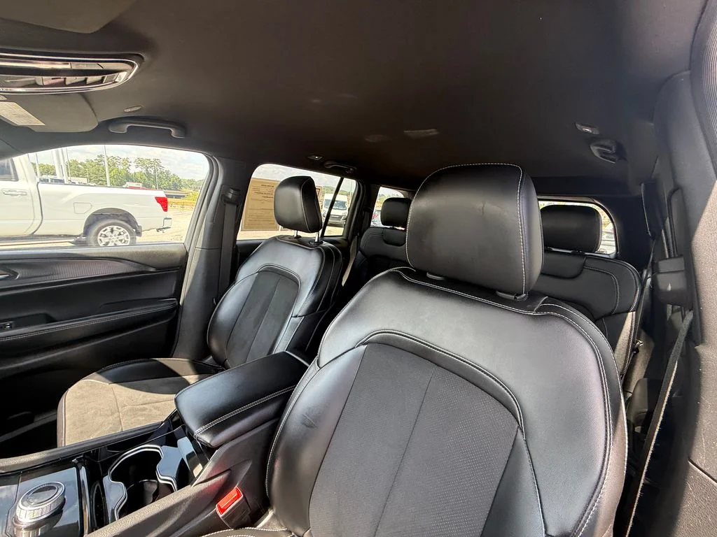 Used 2023 Silver Jeep Altitude X image 21