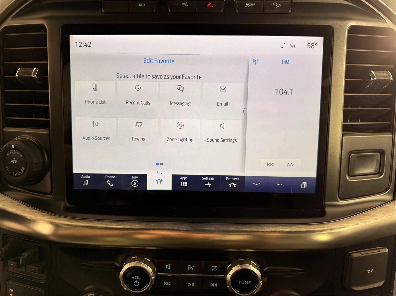 Used 2022 Space White Ford LARIAT image 39