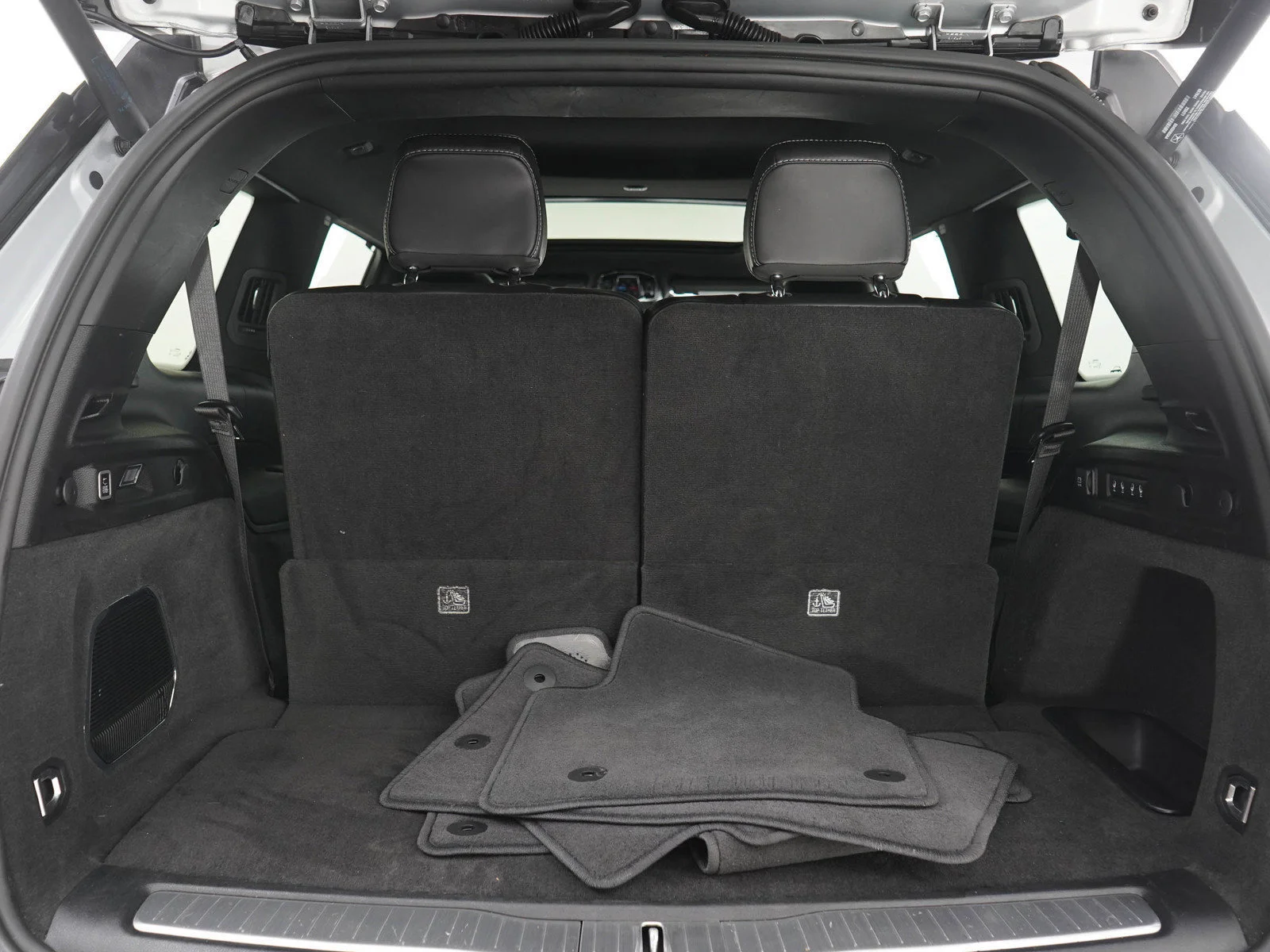 Used 2021 Silver Zynith Jeep Overland image 11