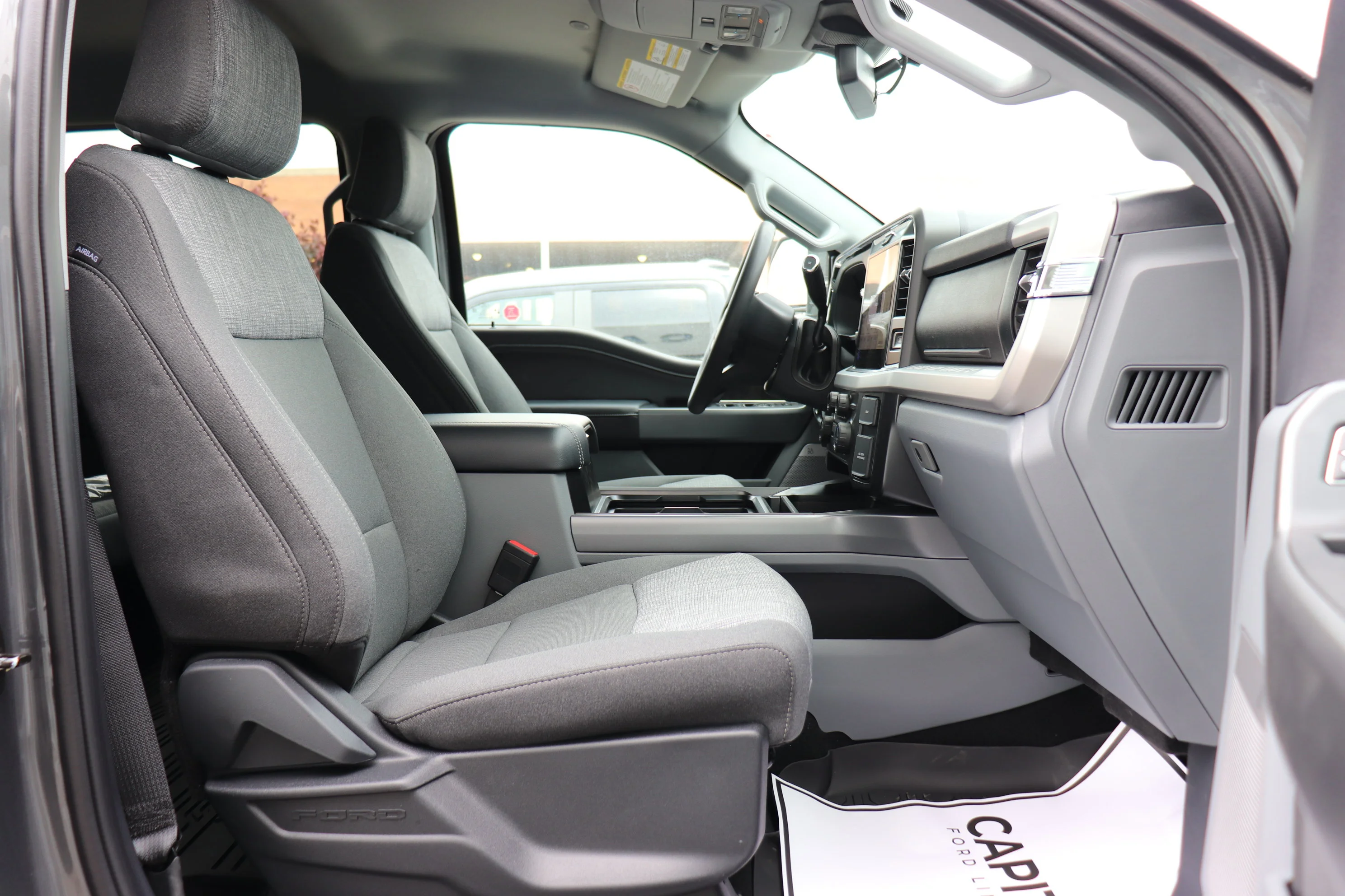 New 2026 CARBONIZED GREY METALLIC Ford XLT image 7