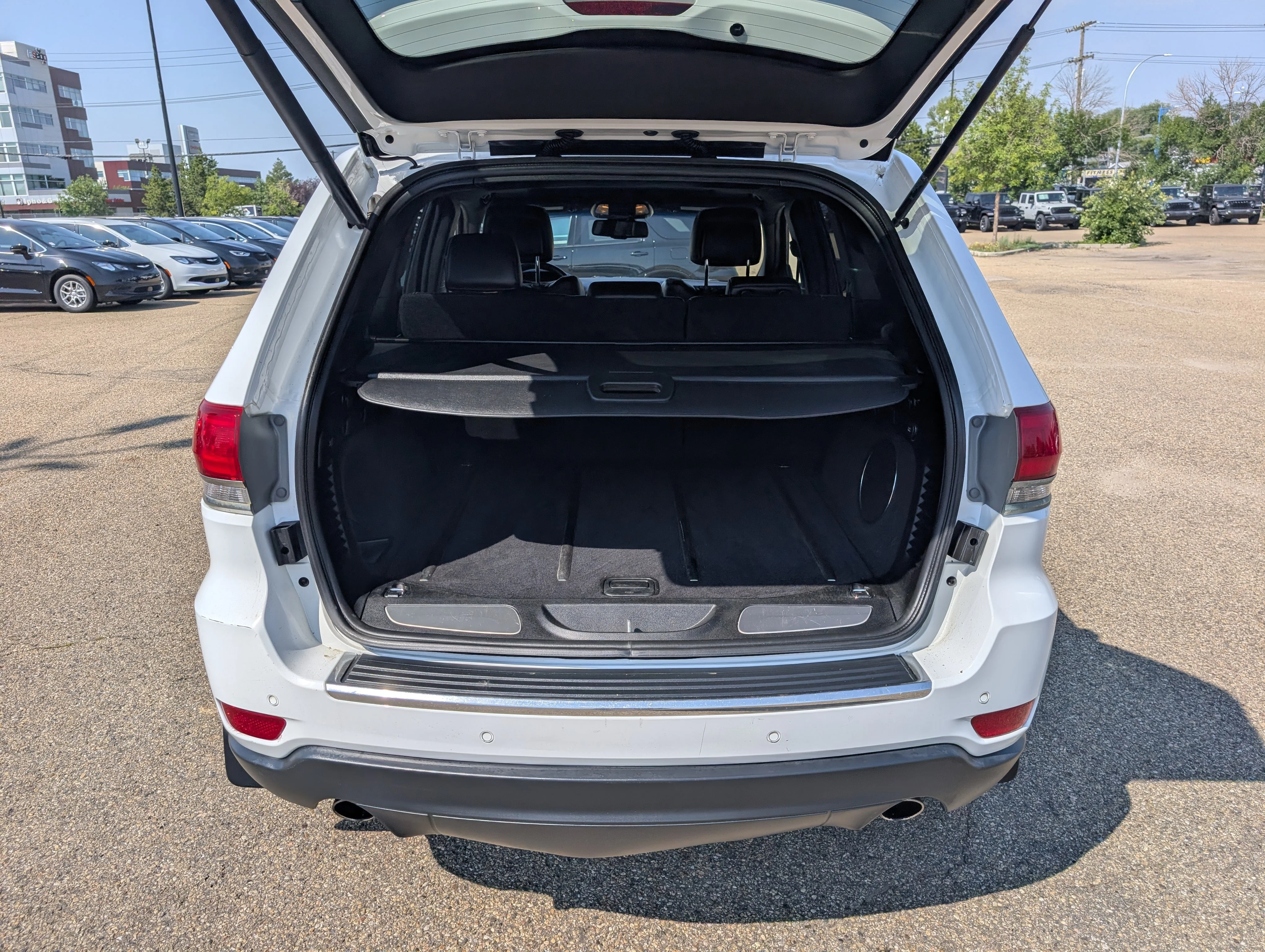 Used 2014 Bright White Clearcoat Jeep Limited image 6