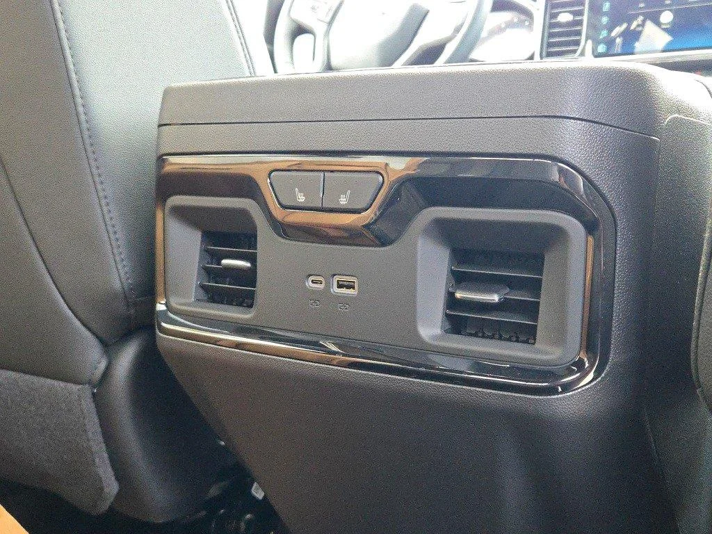 2026 Chevrolet Silverado 1500 ZR2 - Photo 9