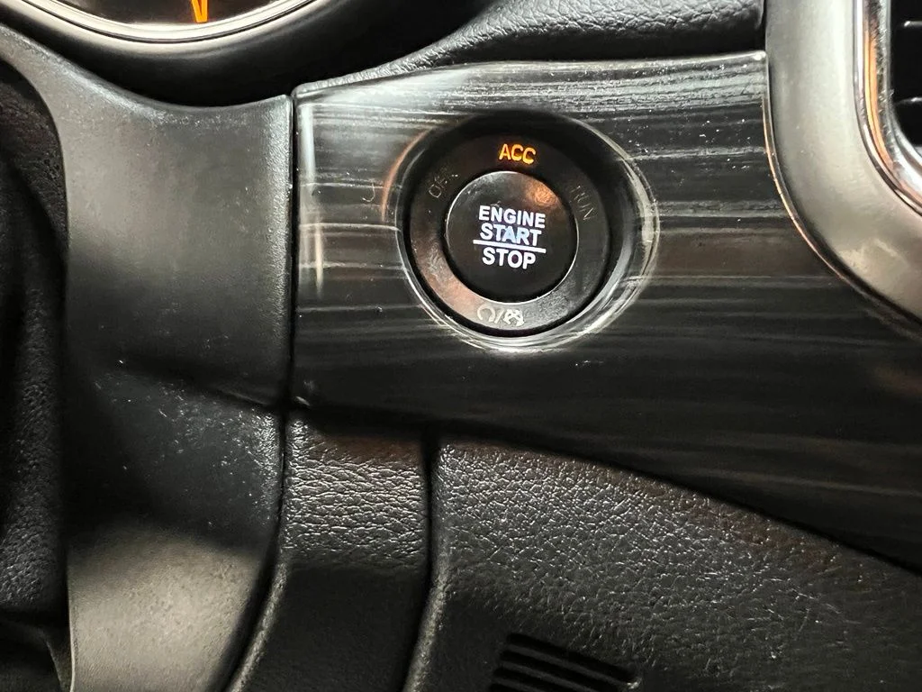 Used 2019 Red Jeep Laredo E image 21