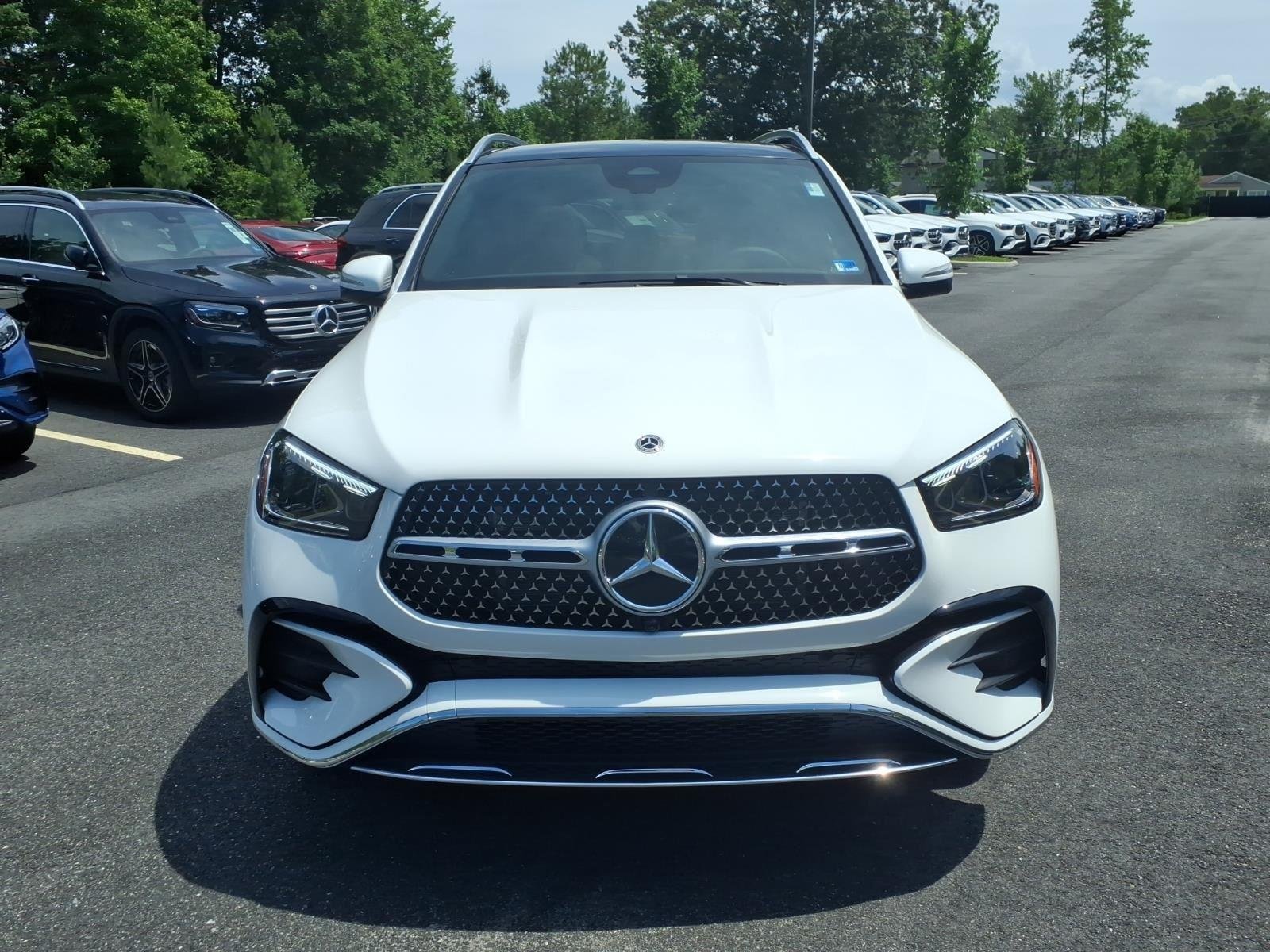 New 2026 MANUFAKTUR Moonlight White Metallic Mercedes-Benz GLE 450 image 2