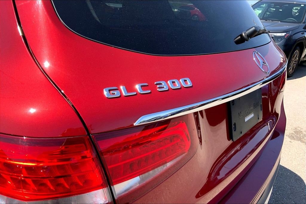 Used 2019 designo Cardinal Red Metallic Mercedes-Benz GLC 300 image 23