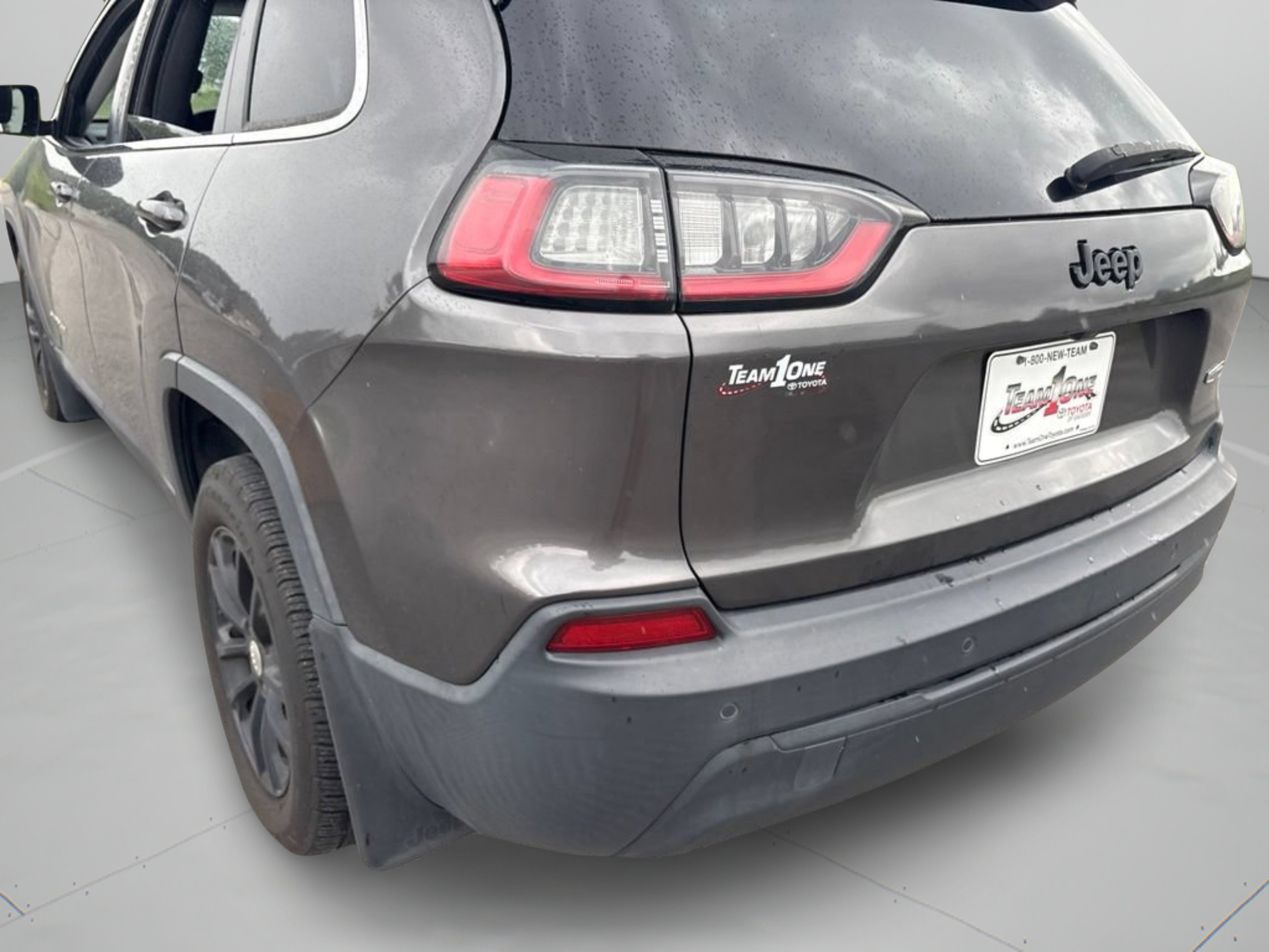 Used 2019 Granite Crystal Metallic Clearcoat Jeep Latitude Plus image 27