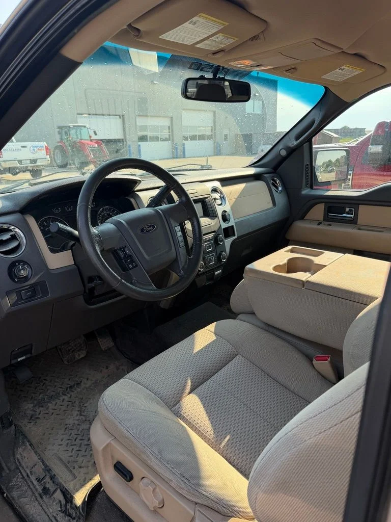 Used 2013 Gold Ford XLT image 6