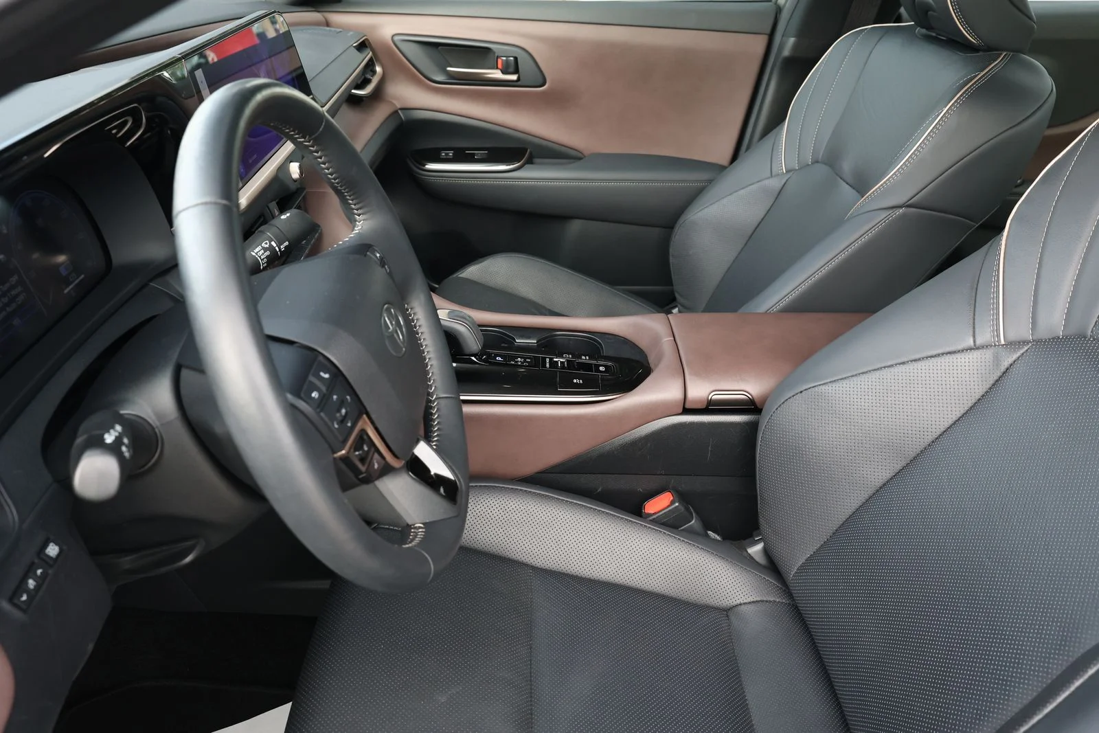 Used 2024  Toyota Limited image 13