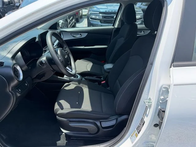 Used 2023 White Kia LXS image 10