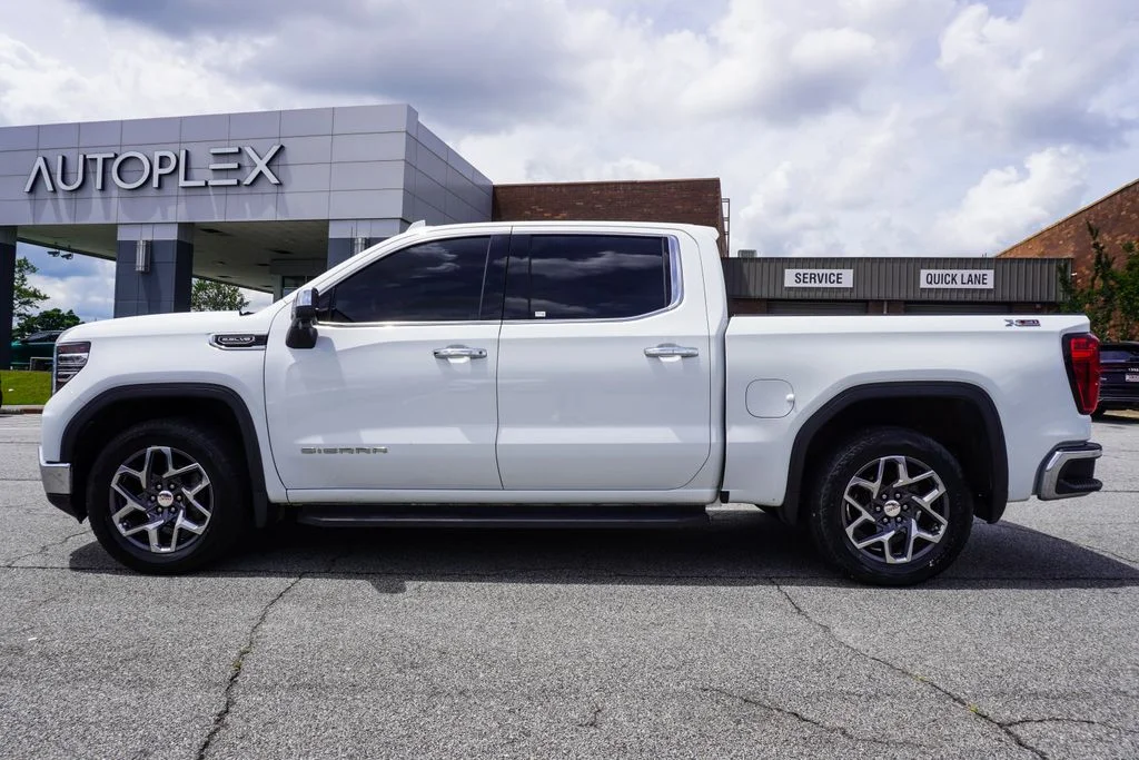 Used 2022 White GMC SLT image 33