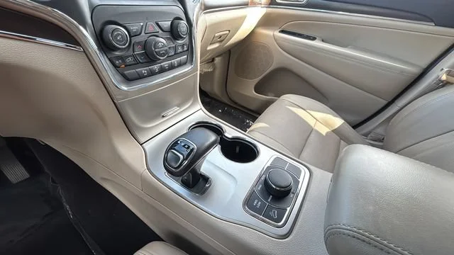 Used 2015  Jeep Limited image 14