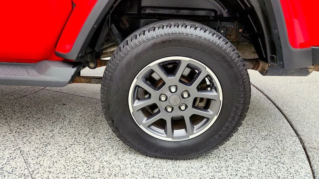 Used 2020 Firecracker Red Clearcoat Jeep Overland 4x4 w/ Leather, Nav & Sound, Trailer Tow Pkg image 10