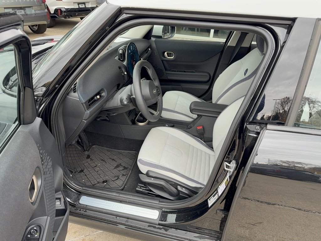 2025 Mini Cooper Hardtop Signature photo 3