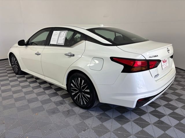 Used 2023 White Nissan 2.5 SV image 5