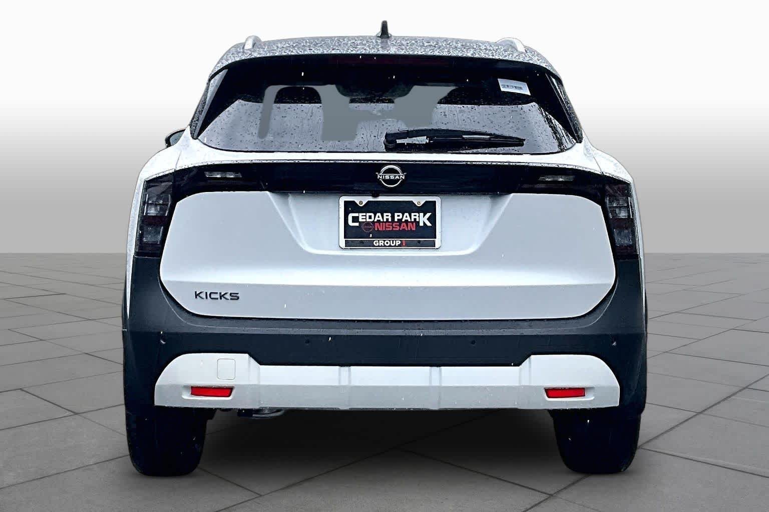 New 2026 Aspen White Tricoat/Super Black Nissan SV image 4