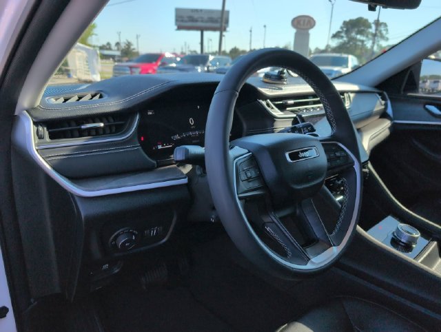 Used 2023 White Jeep Limited image 31