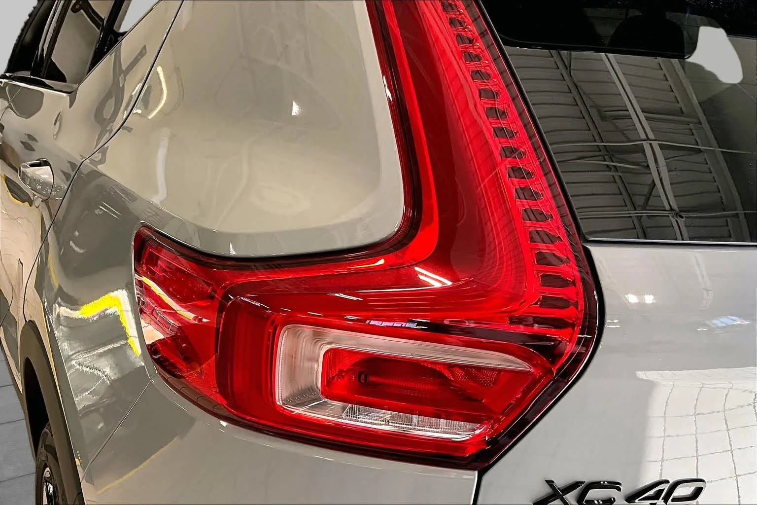 New 2026 VAPOUR GREY Volvo Ultra Black Edition image 5