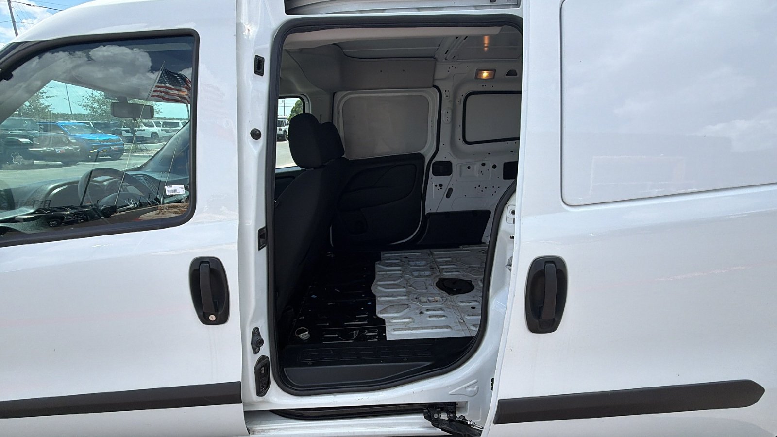 Used 2022 Bright White Ram Tradesman image 14