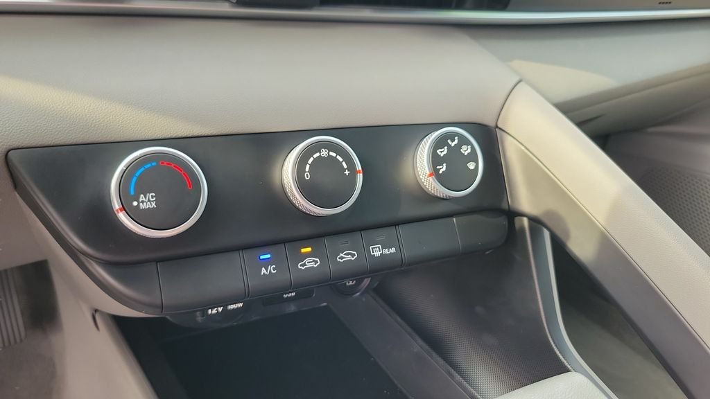Certified Used 2023 Blue Hyundai SE image 18