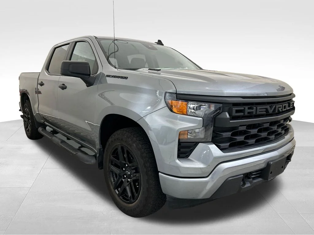 Used 2025 Gray Chevrolet Custom image 9