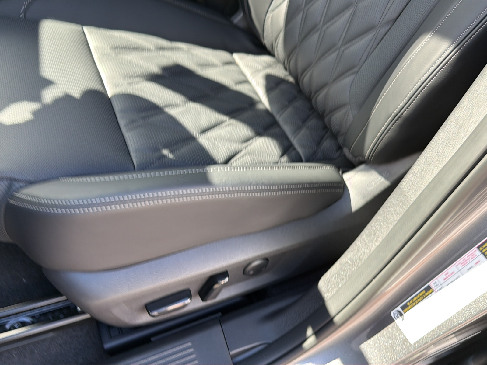 New 2026 Gray Nissan Platinum image 31
