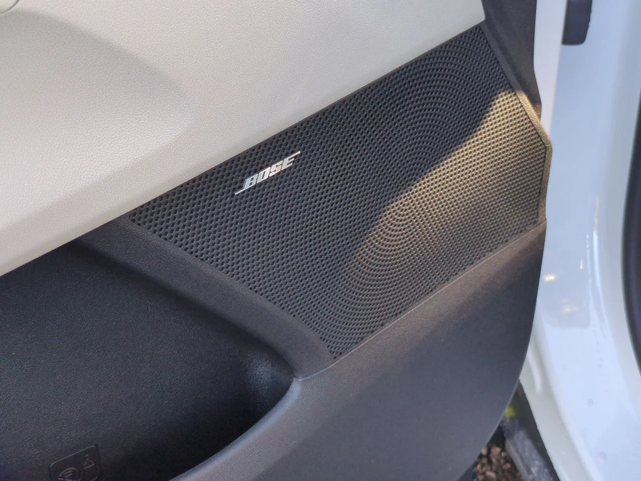 New 2026 Snow White Pearl Kia EX image 25
